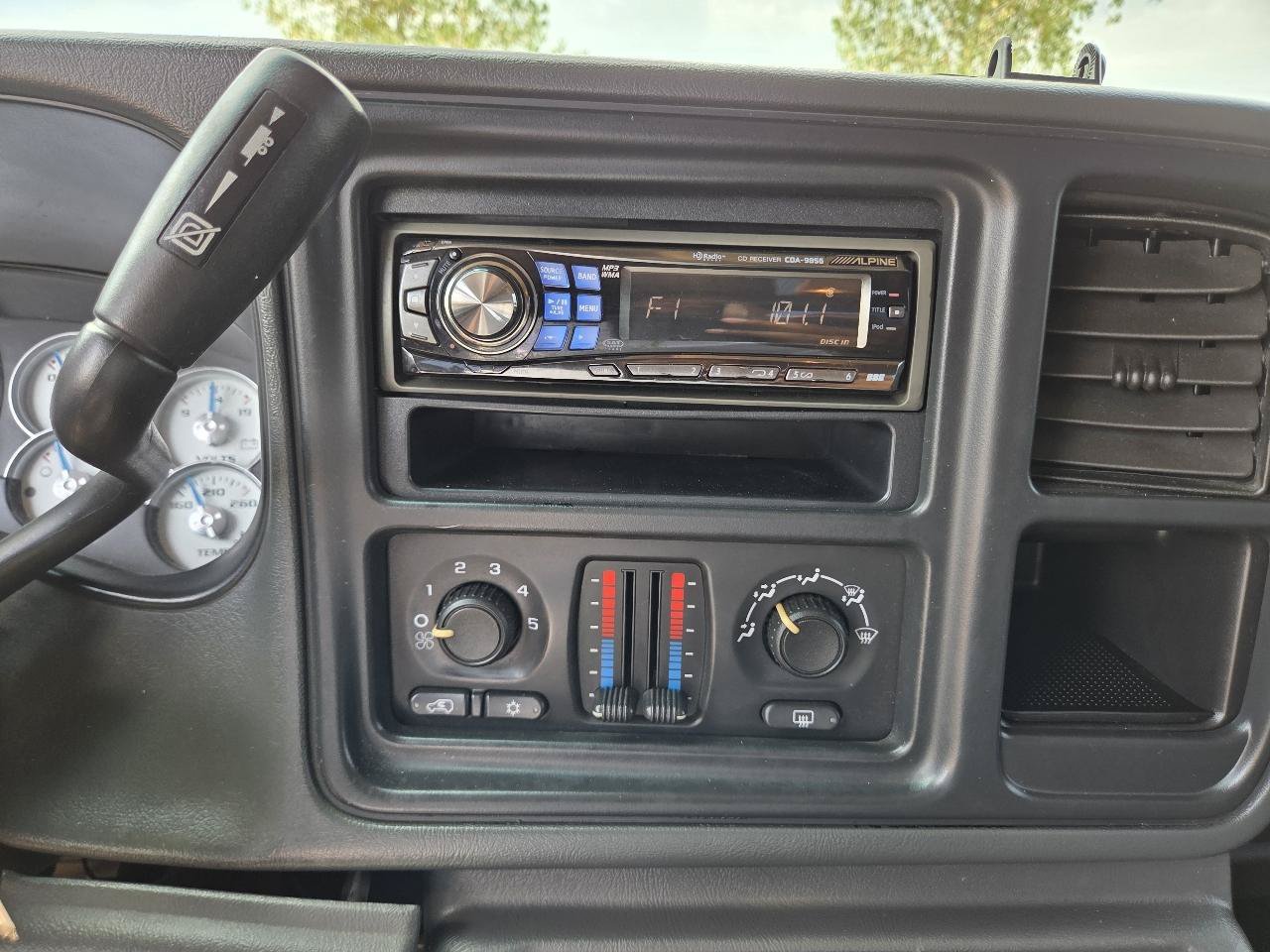 Used 2005 Chevrolet Silverado 3500 LS w/ Heavy-Duty Power Package AWD/4WD image 16