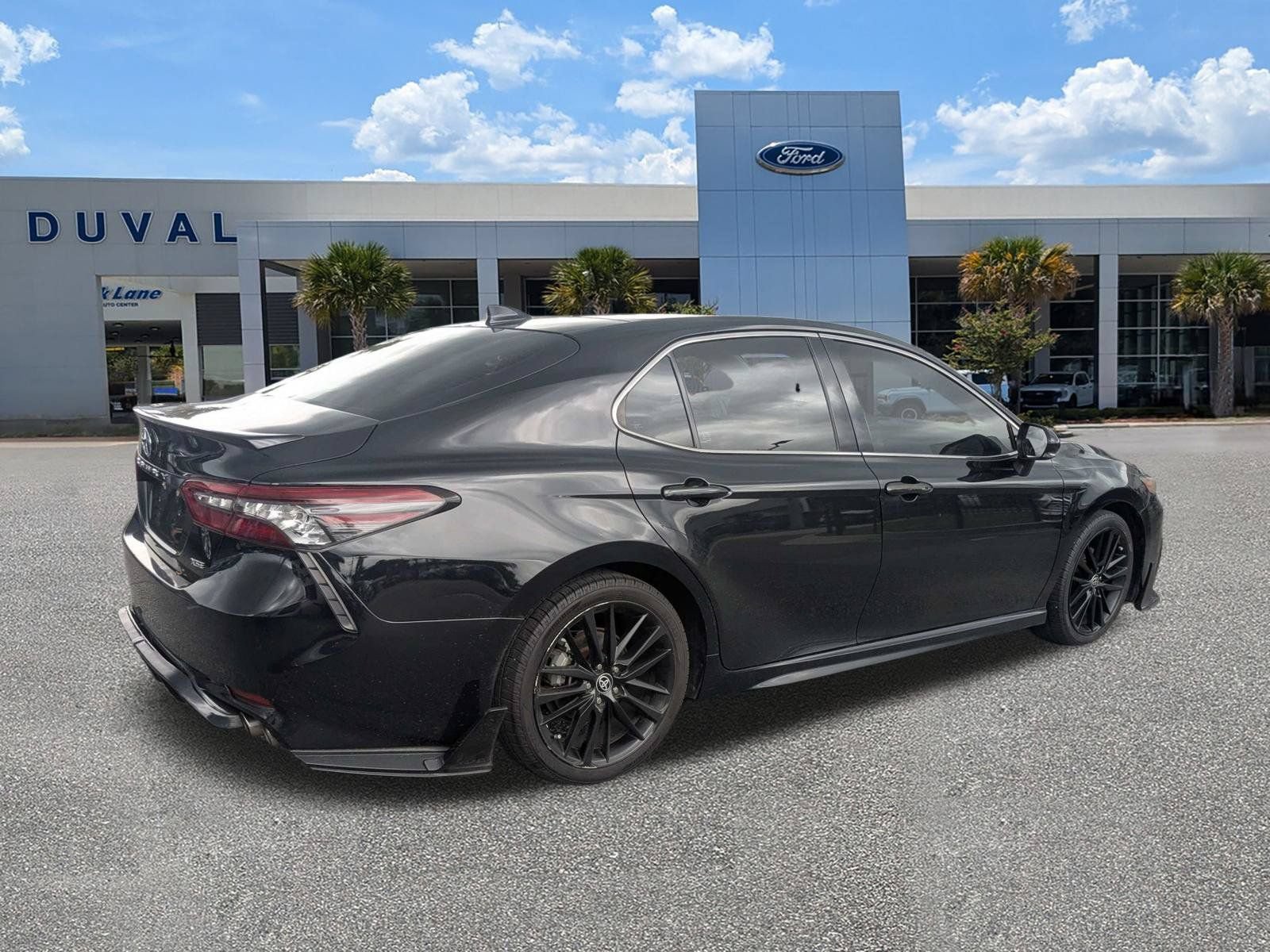 Used 2022 Toyota Camry XSE FWD image 4