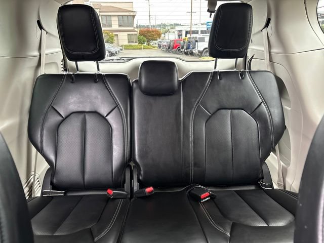 Used 2024 Chrysler Pacifica Touring-L FWD image 35