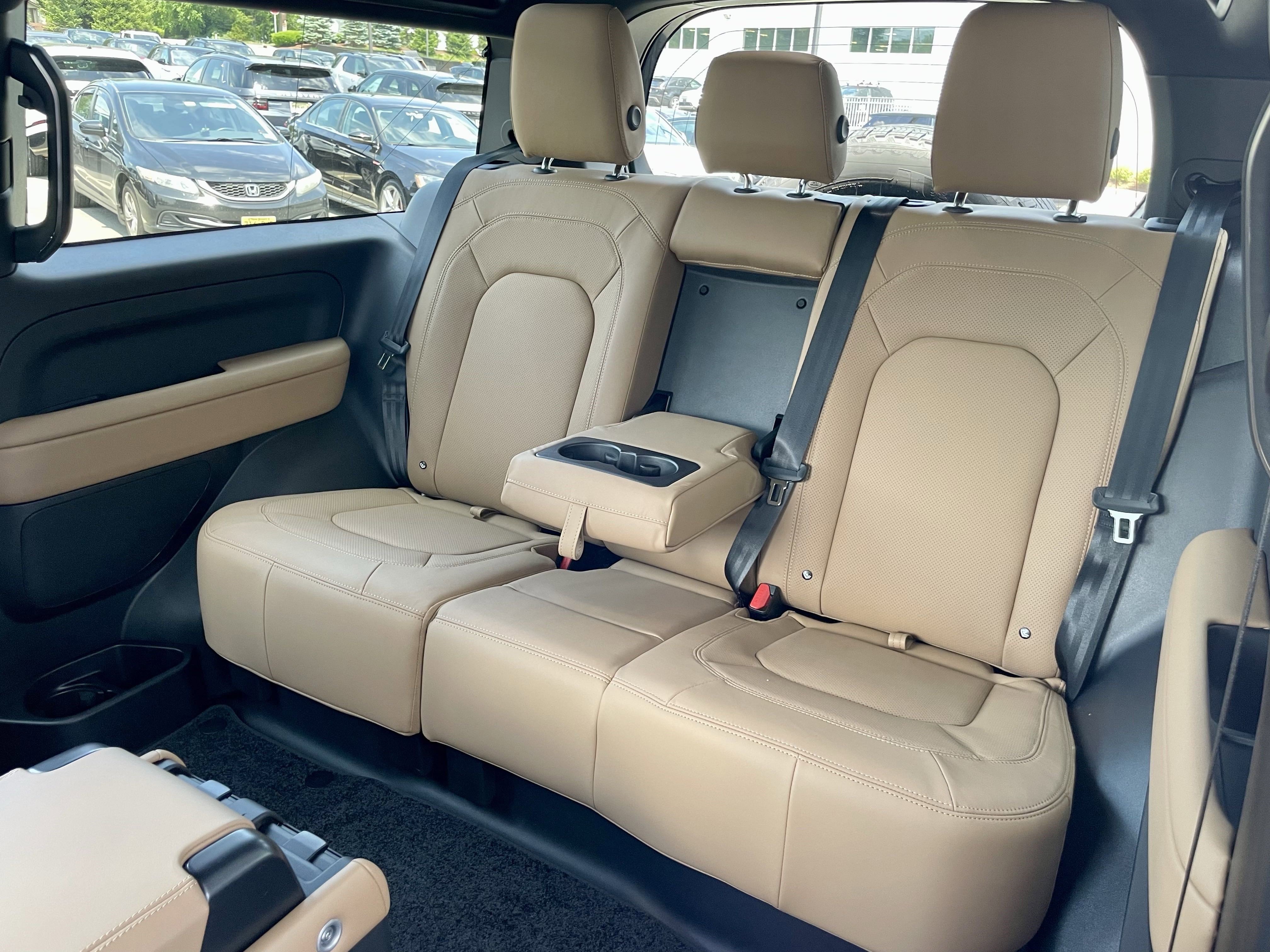 New 2025 Land Rover Defender 90 X-Dynamic SE image 30