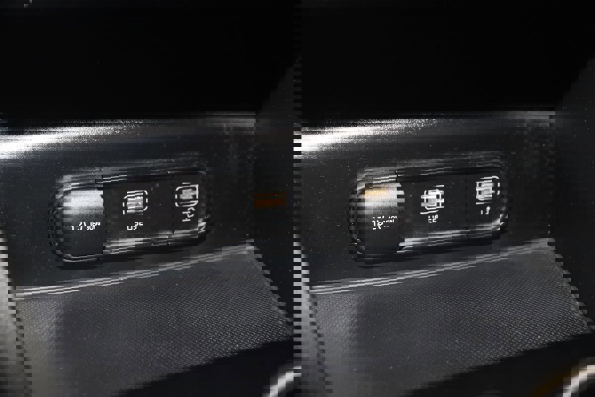 Used 2023 Kia K5 GT-Line image 32