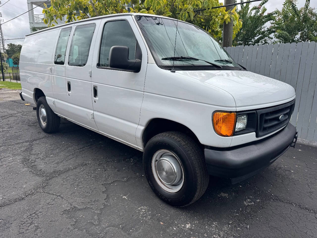 Used 2006 Ford E-250 and Econoline 250 Extended RWD image 3
