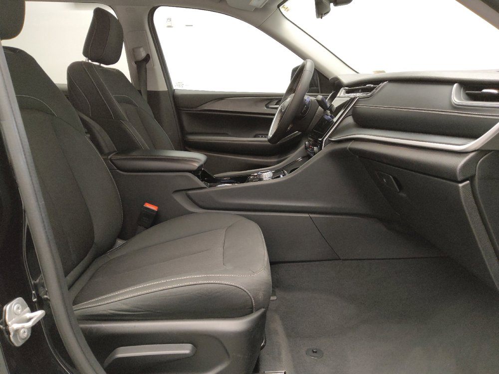 Used 2023 Jeep Grand Cherokee L Laredo image 21