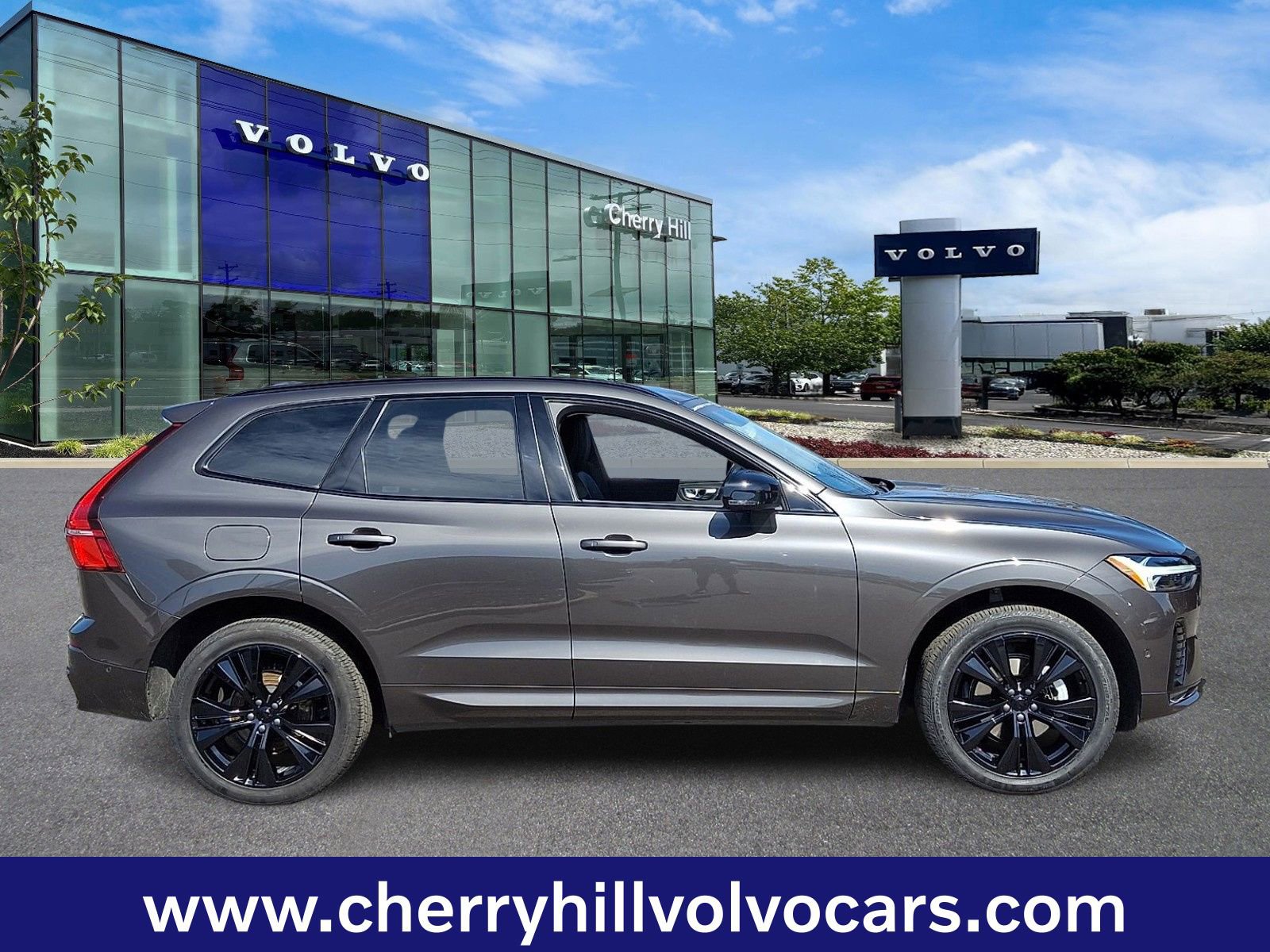 Certified 2025 Volvo XC60 B5 Plus image 8