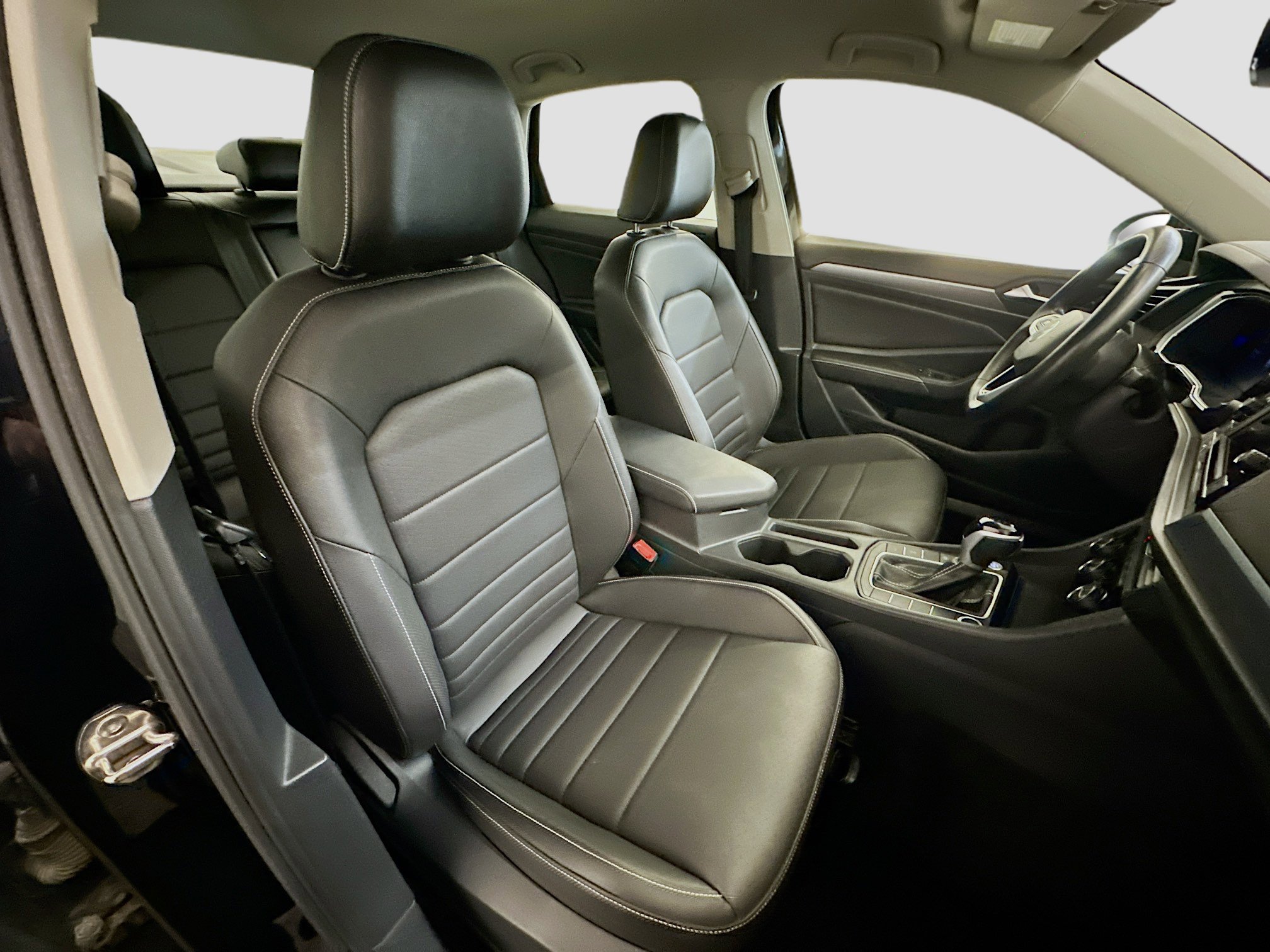 Used 2024 Volkswagen Jetta SE image 31