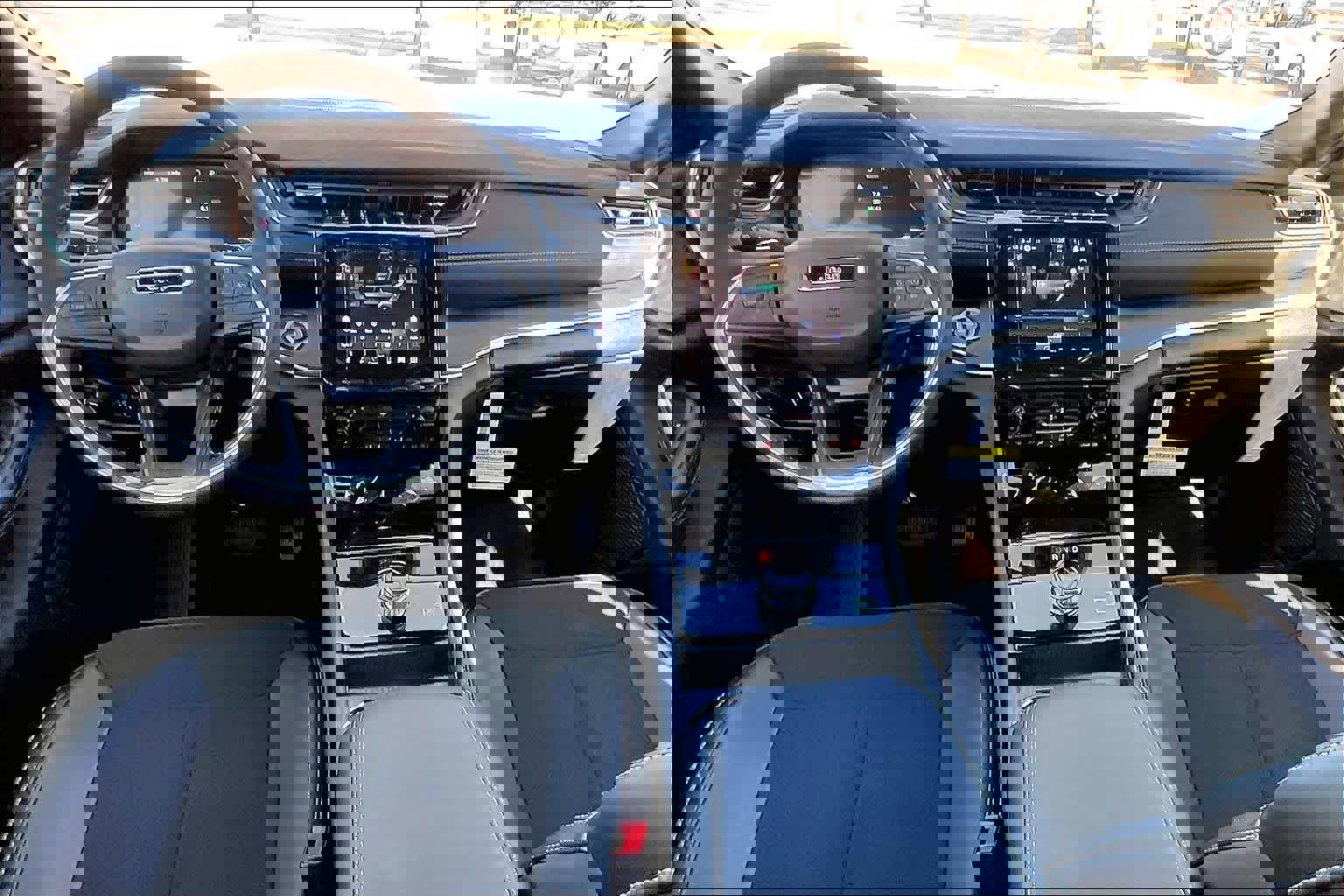 New 2025 Jeep Grand Cherokee Laredo image 5