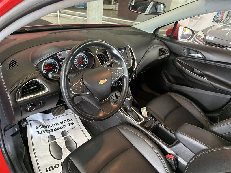 Used 2019 Chevrolet Cruze Premier FWD image 11