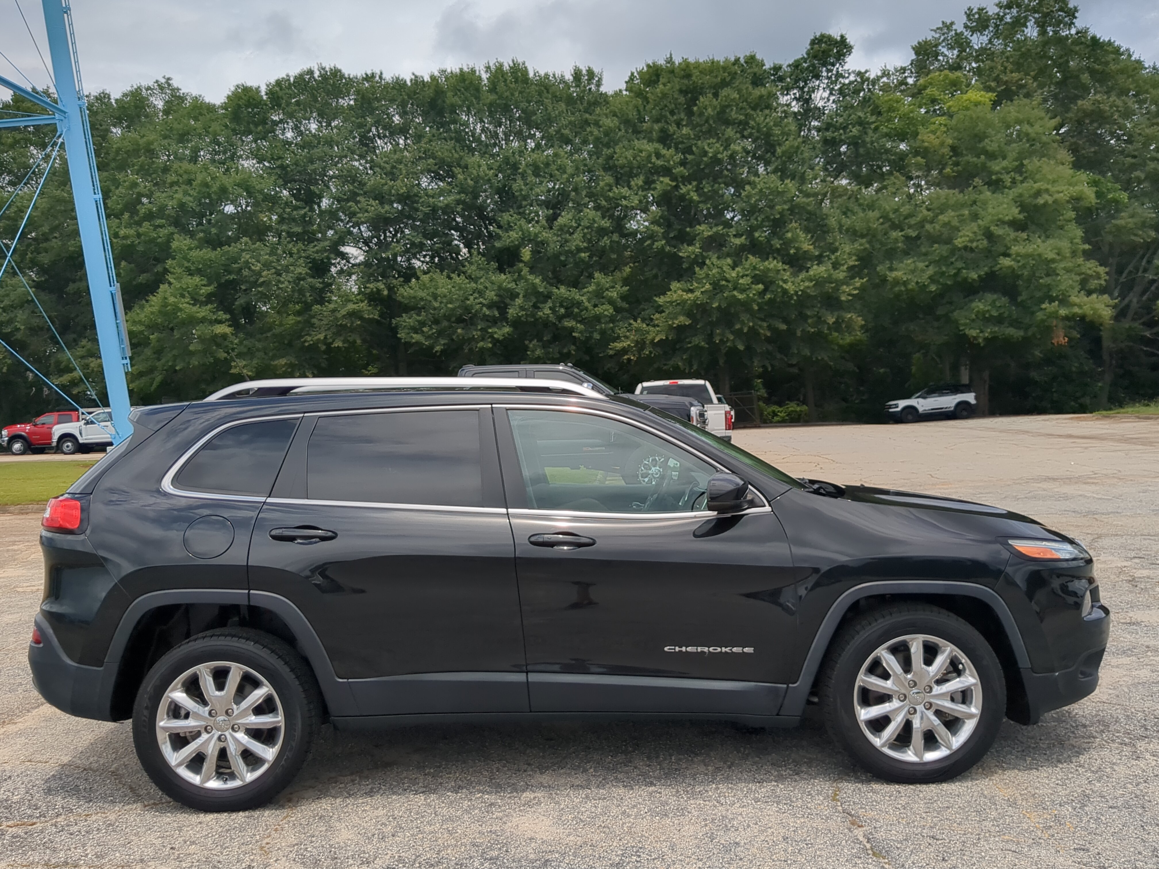 Used 2015 Jeep Cherokee Limited FWD image 2