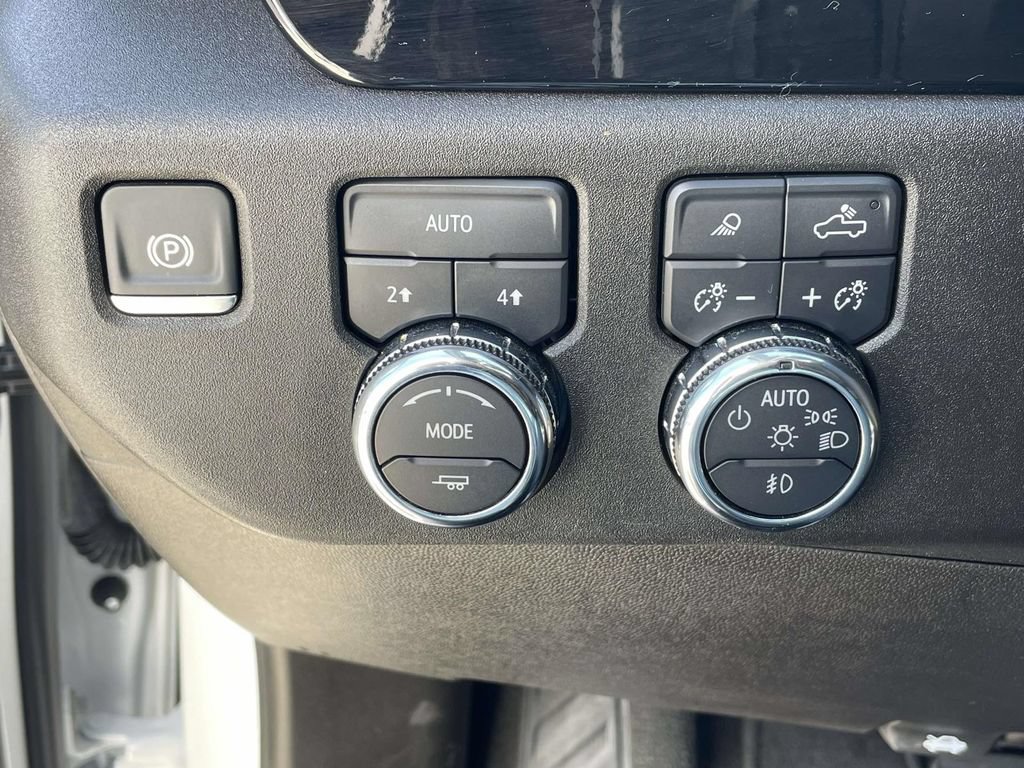 Used 2025 GMC Sierra 1500 SLT AWD/4WD image 19