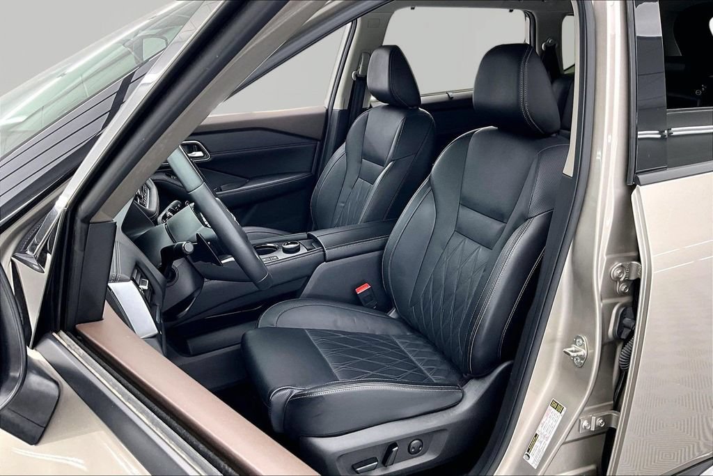 Used 2023 Nissan Rogue Platinum AWD/4WD image 25