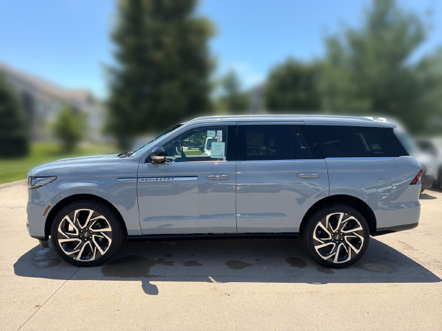 New 2026 Lincoln Navigator Reserve AWD/4WD image 10