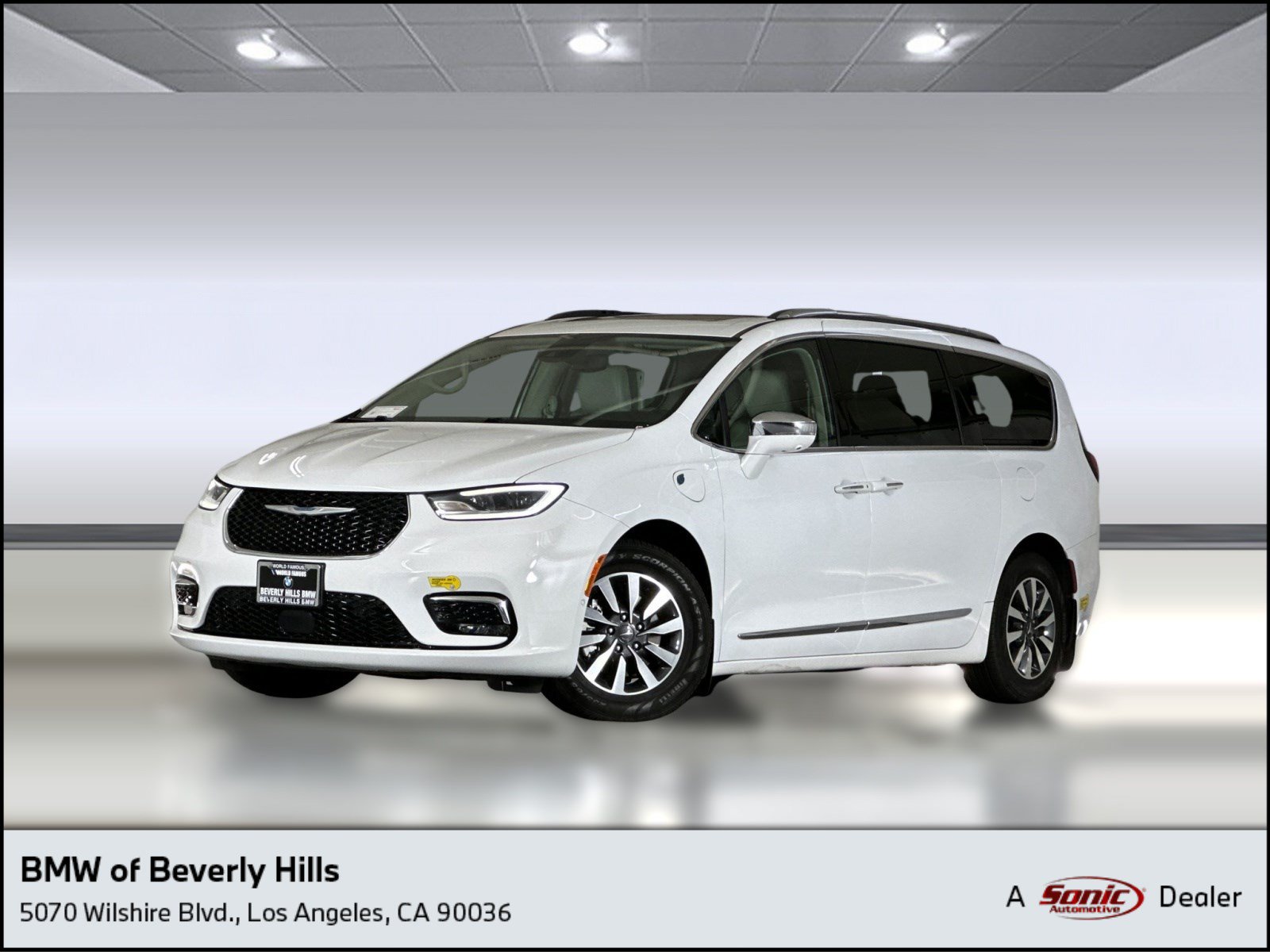 Used 2021 Chrysler Pacifica Limited w/ Uconnect Theater Family Group