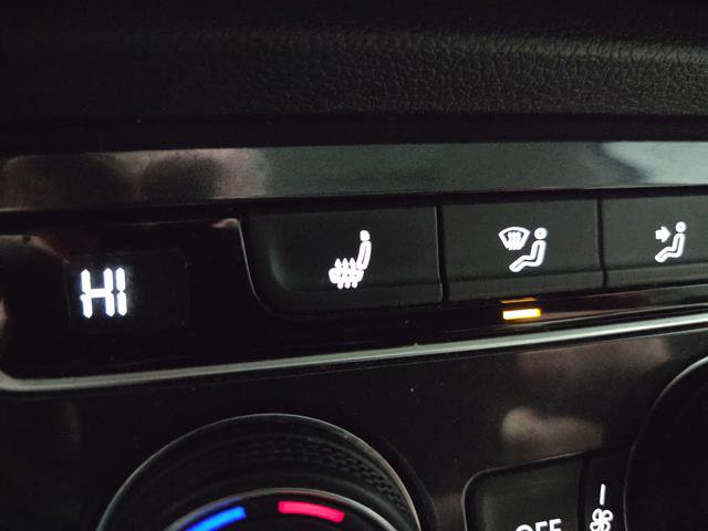 Used 2020 Volkswagen Tiguan SE w/ Panoramic Sunroof Package image 8