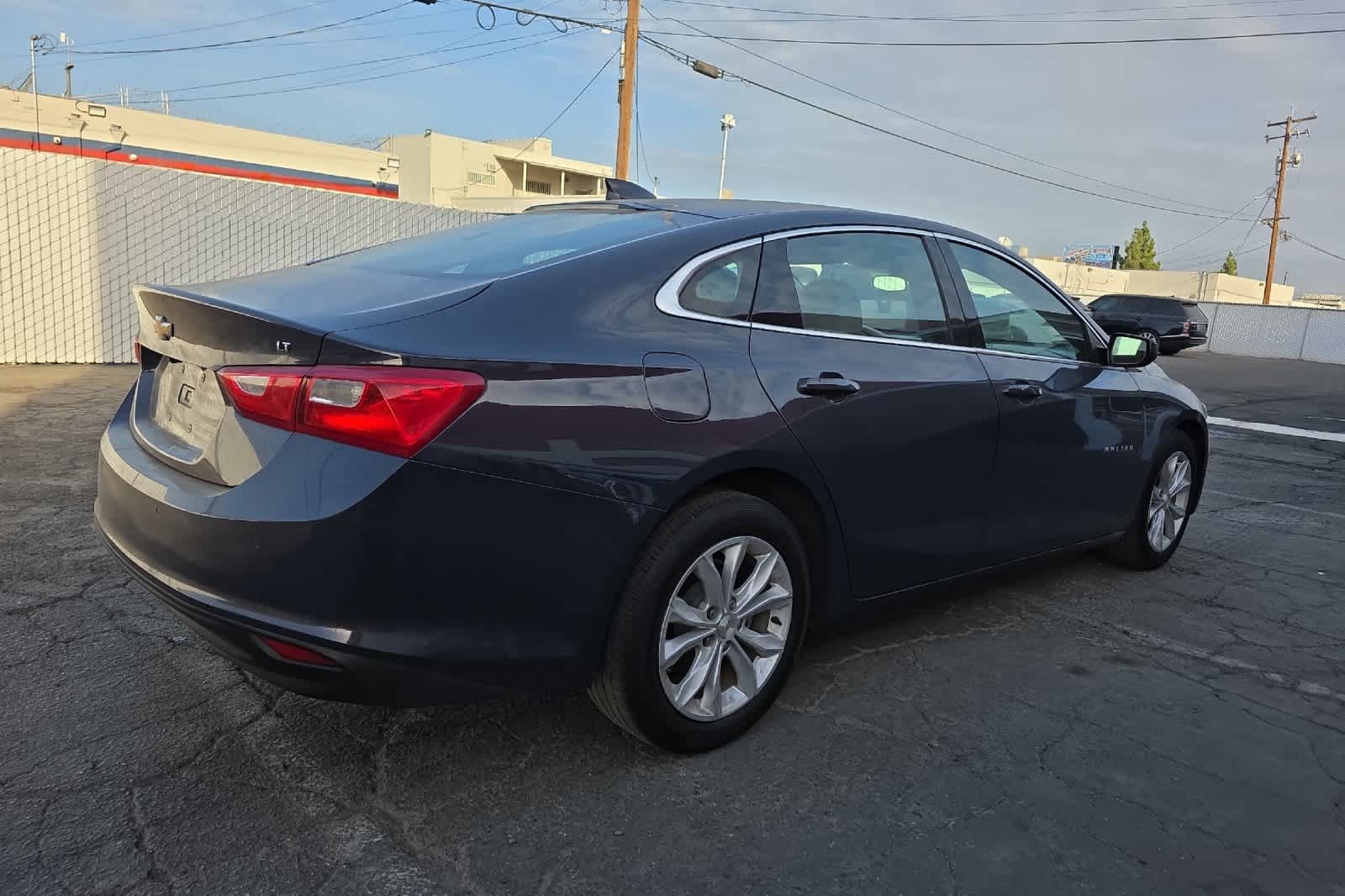 Used 2025 Chevrolet Malibu LT FWD image 3