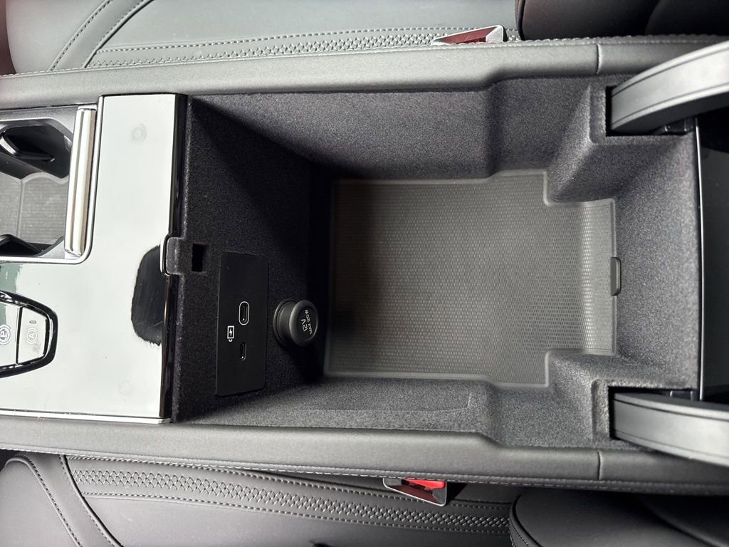 Used 2025 Volvo XC90 B6 Core w/ Climate Package image 29