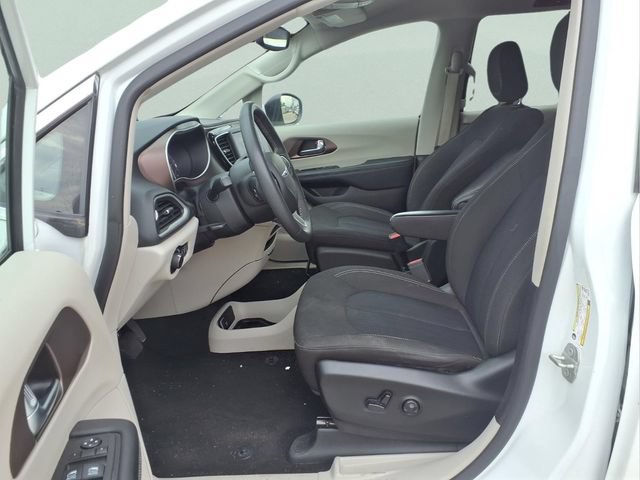 Used 2023 Chrysler Voyager LX FWD image 14