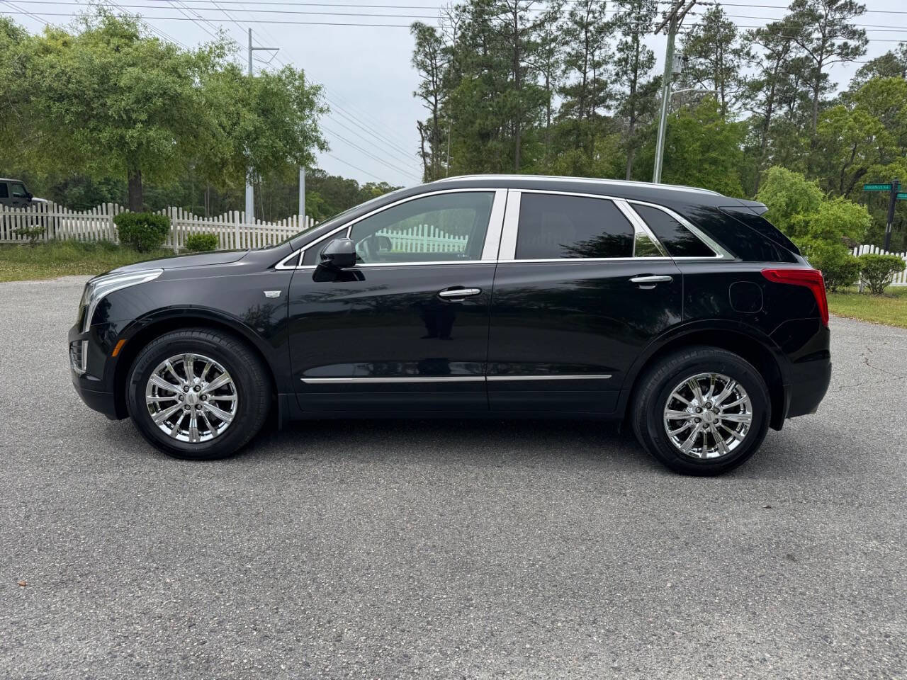 Used 2017 Cadillac XT5 Luxury w/ Driver Awareness Package image 9