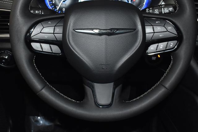 Certified 2025 Chrysler Pacifica Limited image 23