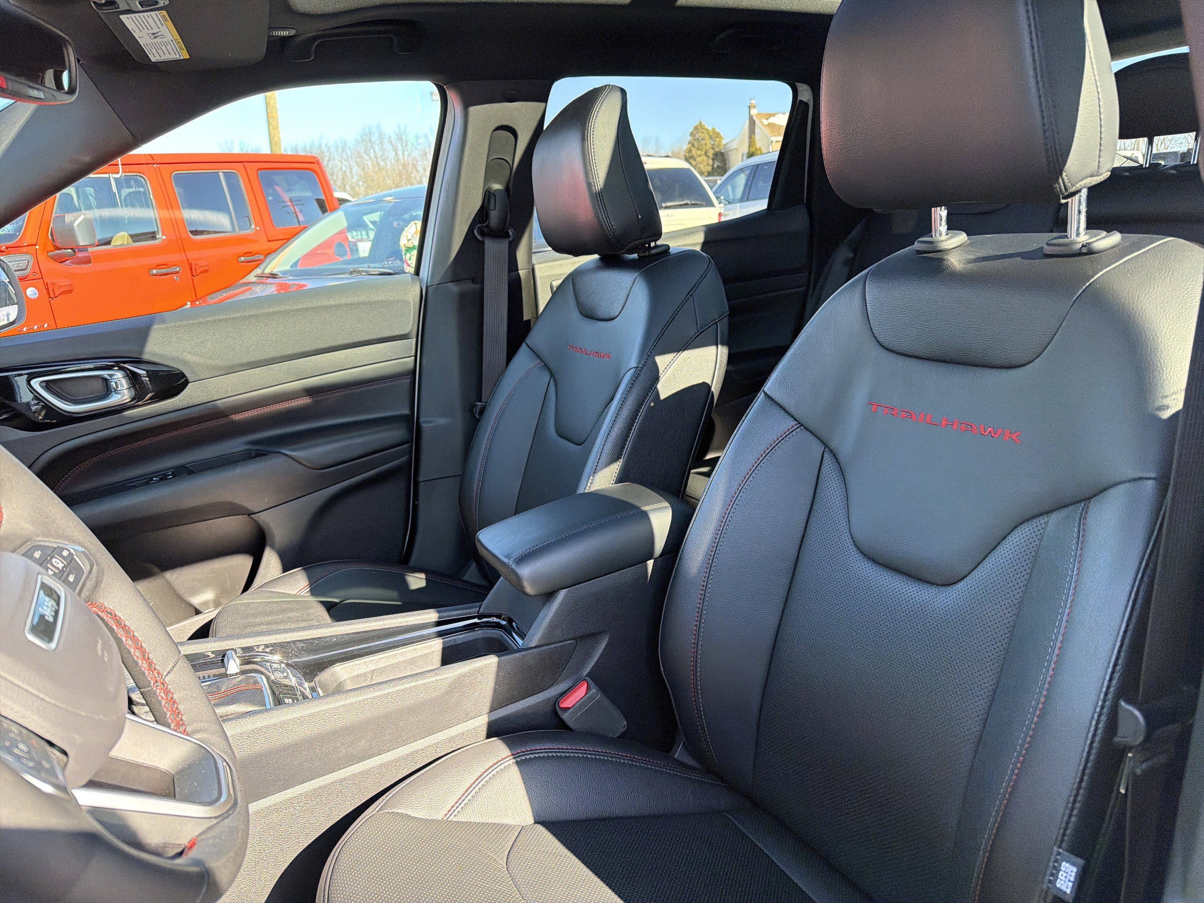 Used 2025 Jeep Compass Trailhawk w/ Trailhawk Elite Group image 17