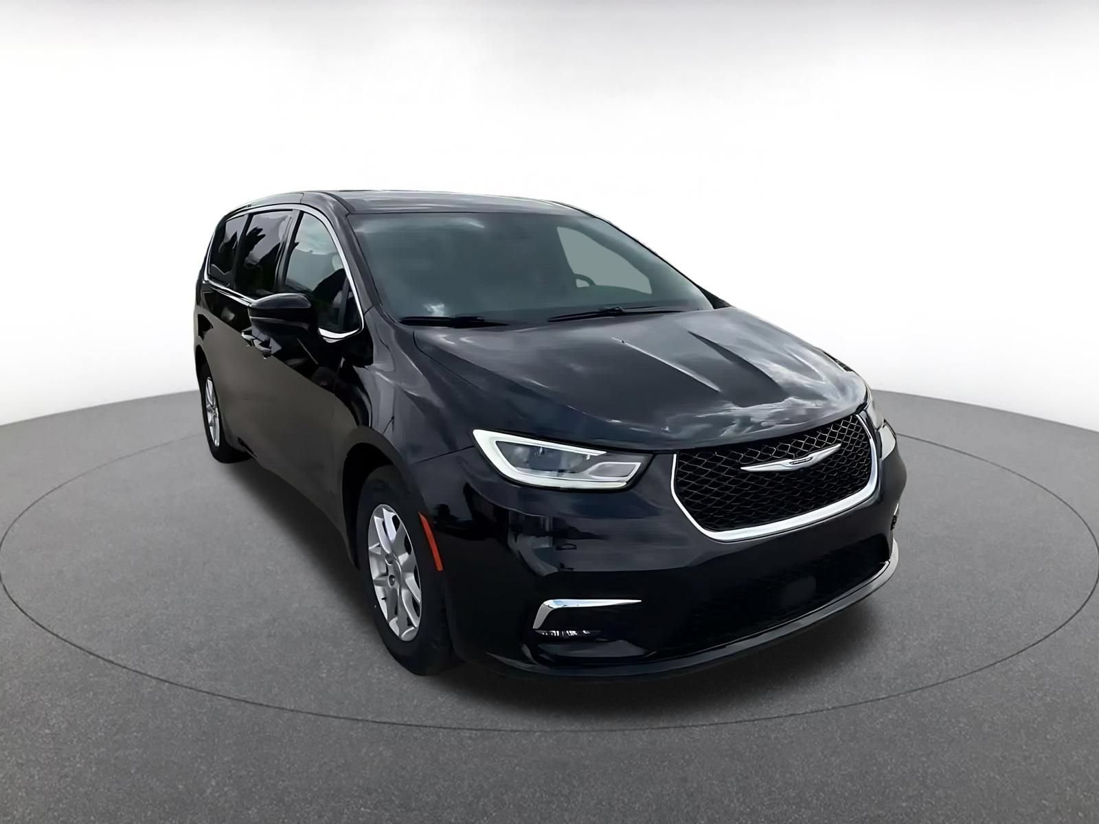 Used 2025 Chrysler Pacifica Select FWD image 3