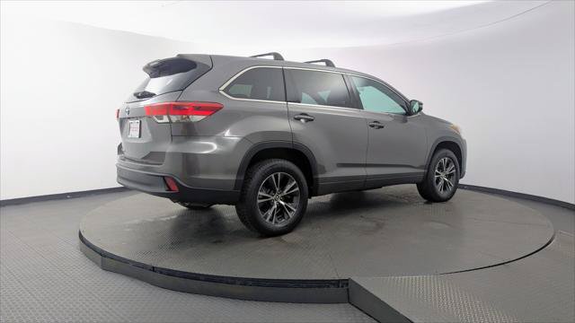Used 2018 Toyota Highlander LE FWD image 8