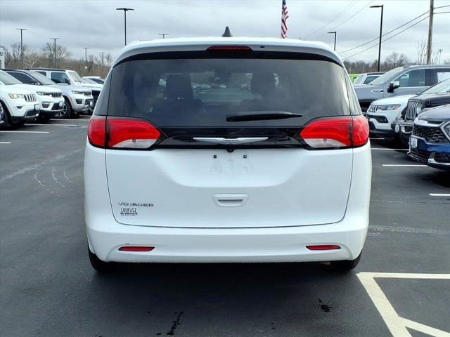 Used 2023 Chrysler Voyager LX image 28