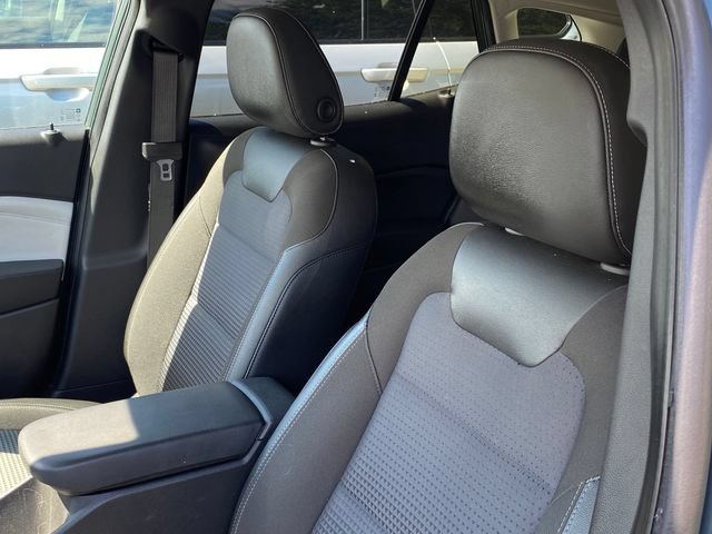 Used 2025 Chevrolet Trax LT FWD image 4