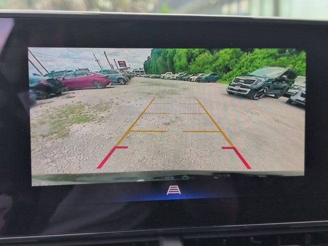 Used 2025 Chevrolet Trax LT w/ LT Convenience Package FWD image 17