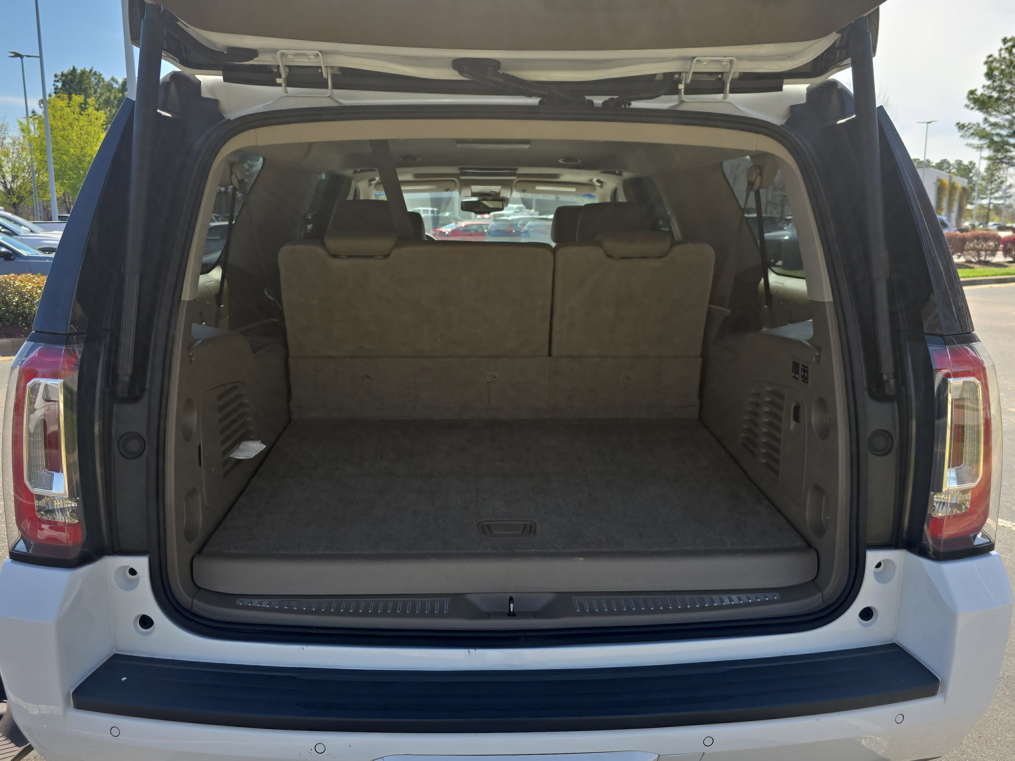 Used 2019 GMC Yukon XL SLT w/ Open Road Package image 14