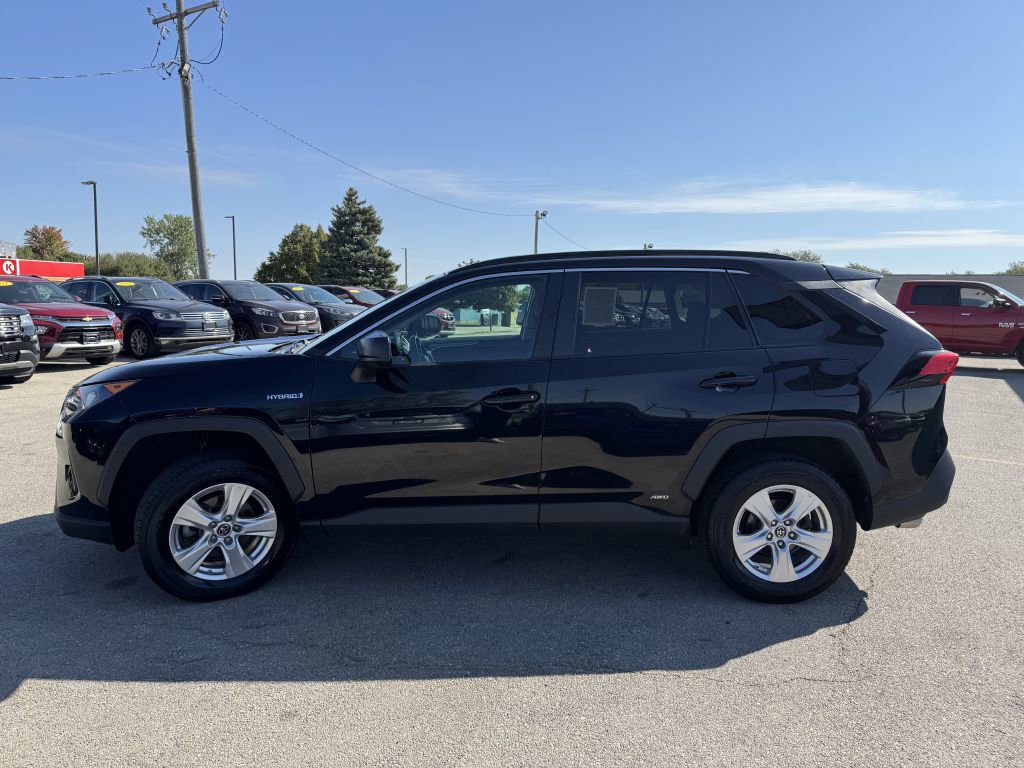 Used 2021 Toyota RAV4 LE image 4