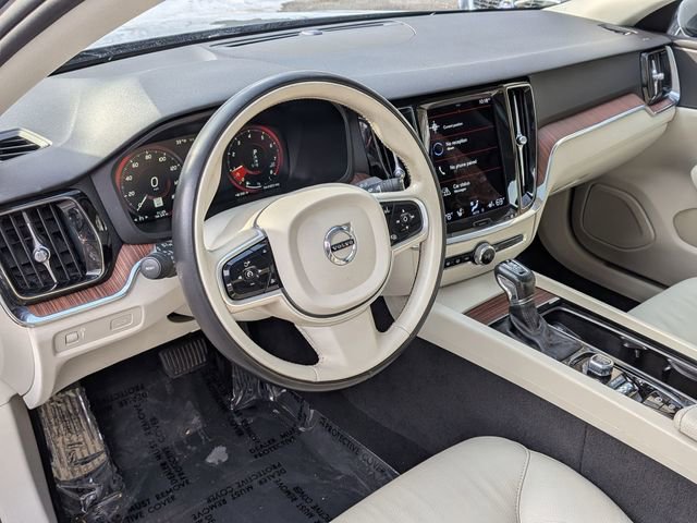 Used 2021 Volvo S60 T6 Momentum image 9