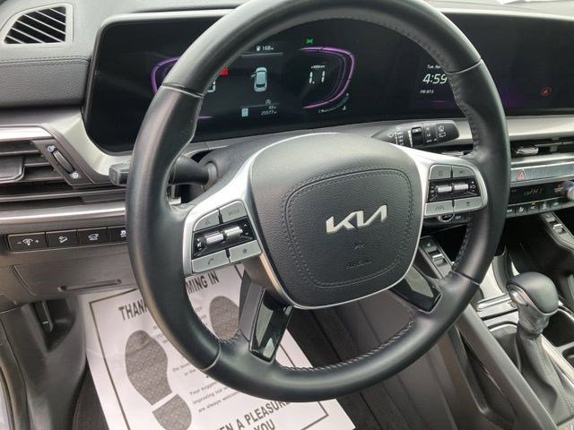 Used 2025 Kia Telluride S image 16