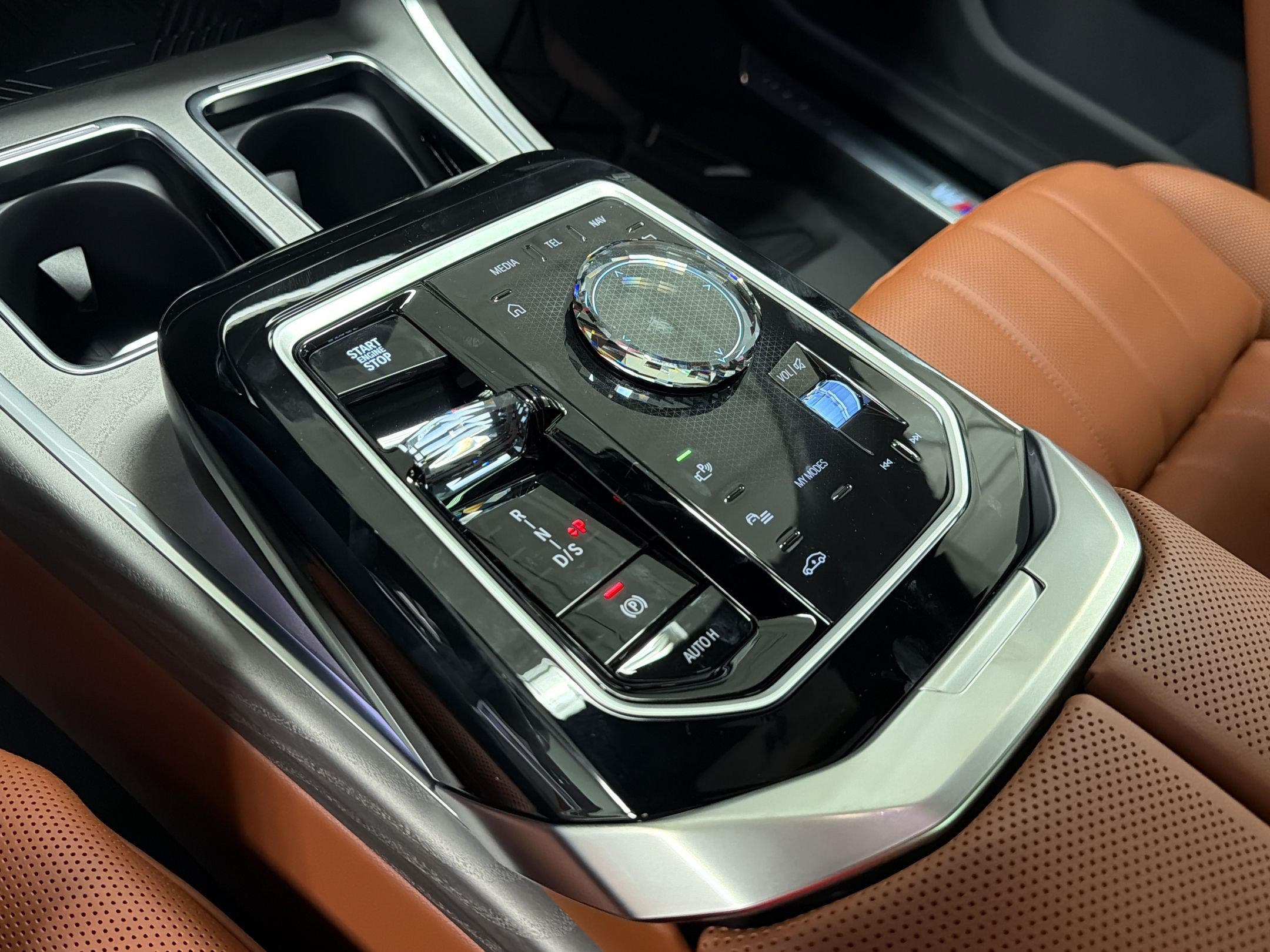 Used 2026 BMW 740i w/ Premium Package RWD image 16