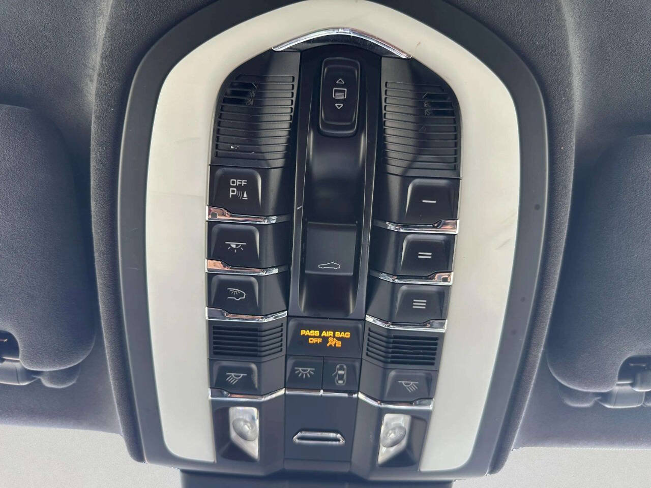 Used 2015 Porsche Cayenne Turbo AWD/4WD image 38