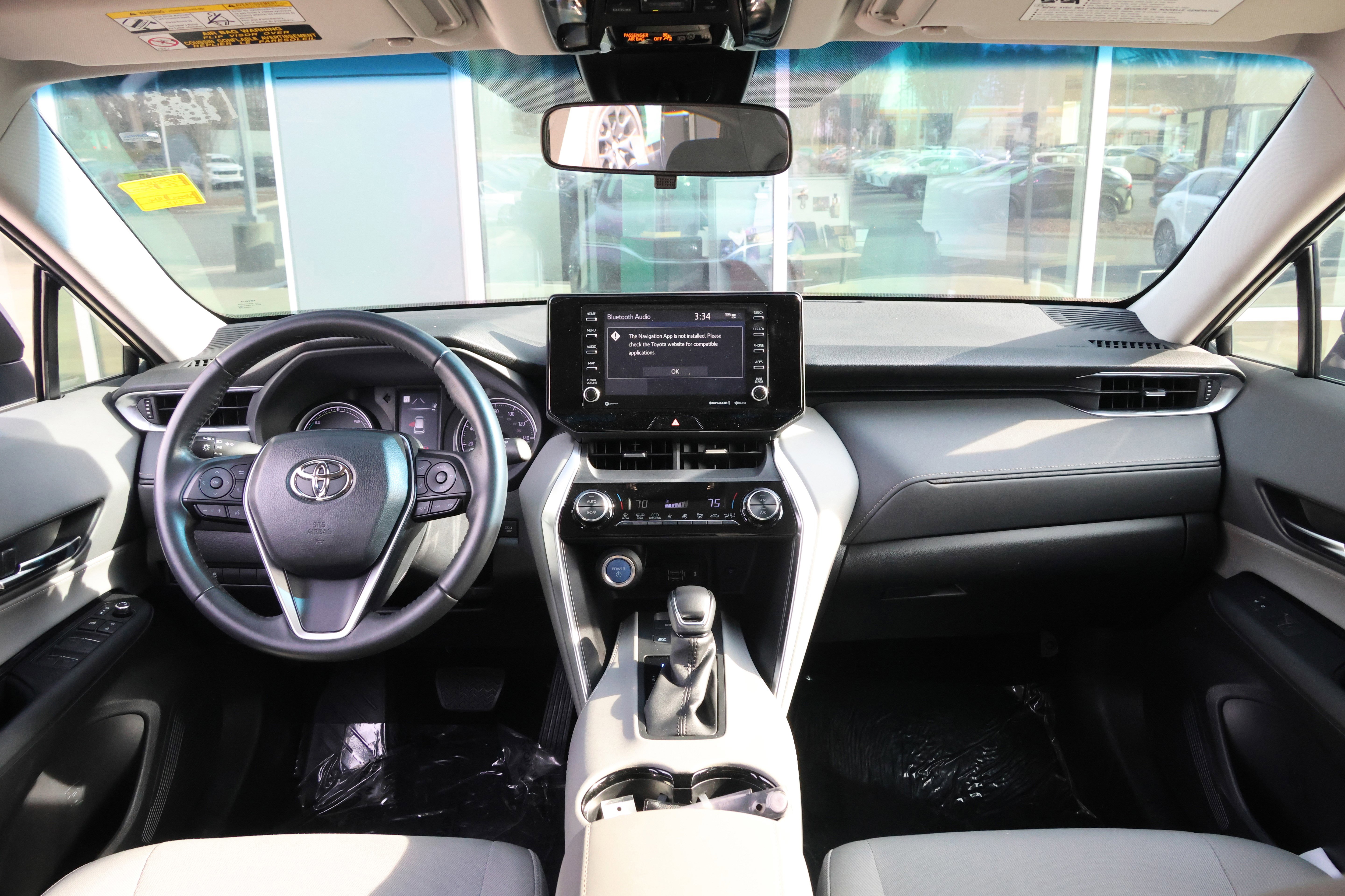 Used 2022 Toyota Venza LE image 16