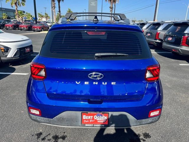 Certified 2021 Hyundai Venue SEL FWD image 5