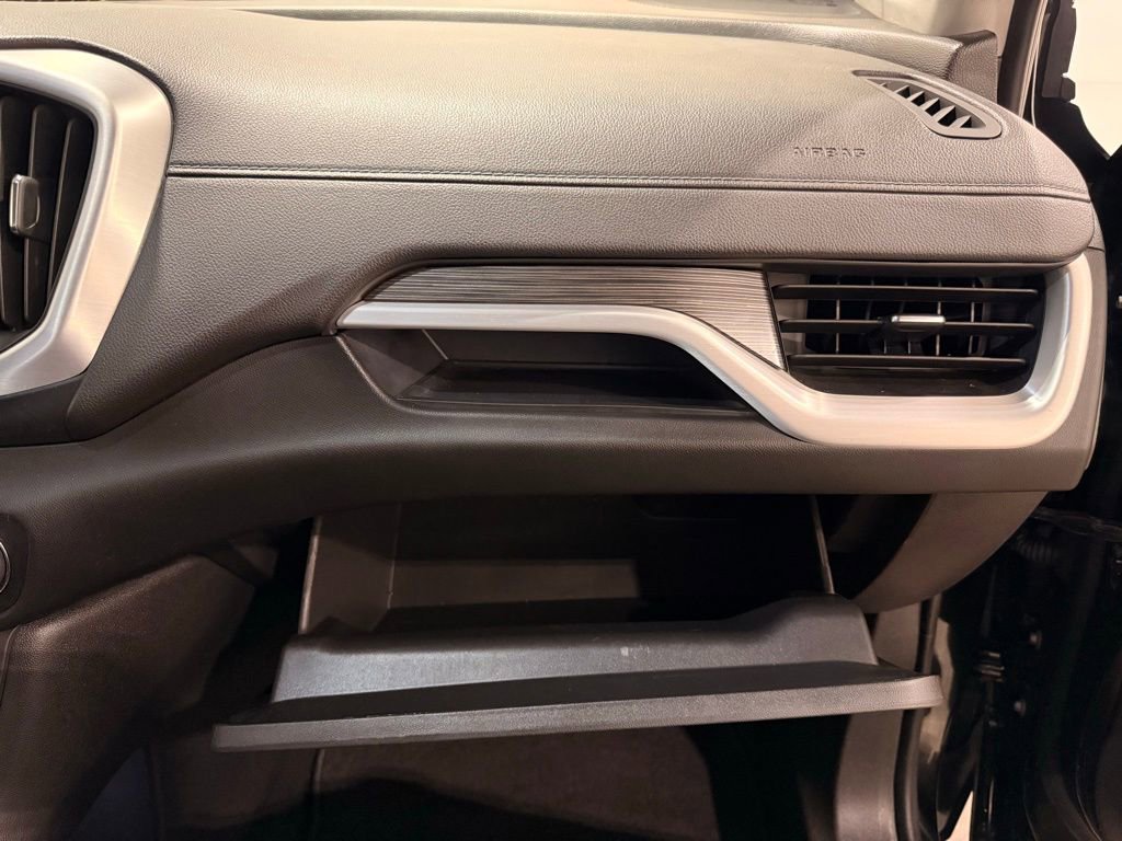 Used 2024 GMC Terrain SLT image 28