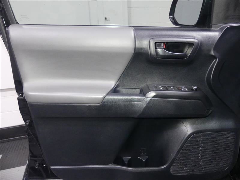 Used 2017 Toyota Tacoma SR image 15