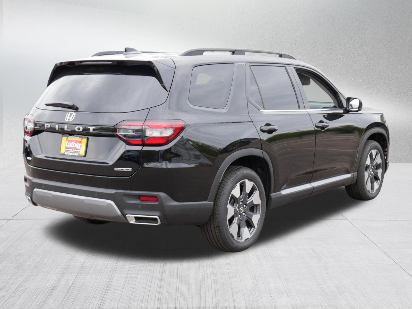 Certified 2026 Honda Pilot Touring image 7