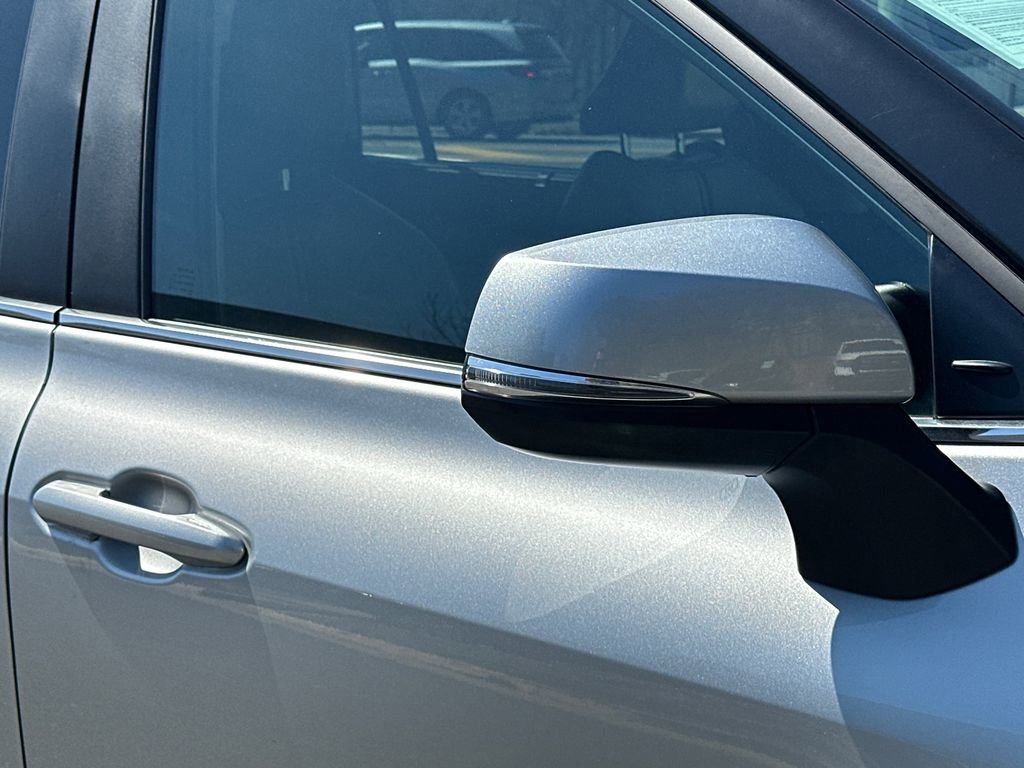 Used 2023 Toyota Highlander XLE image 7