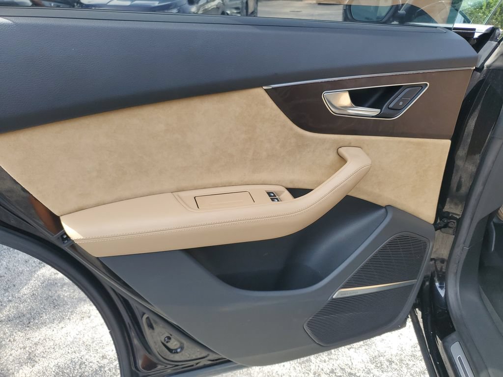 Used 2019 Audi Q8 Prestige w/ Luxury Package AWD/4WD image 12