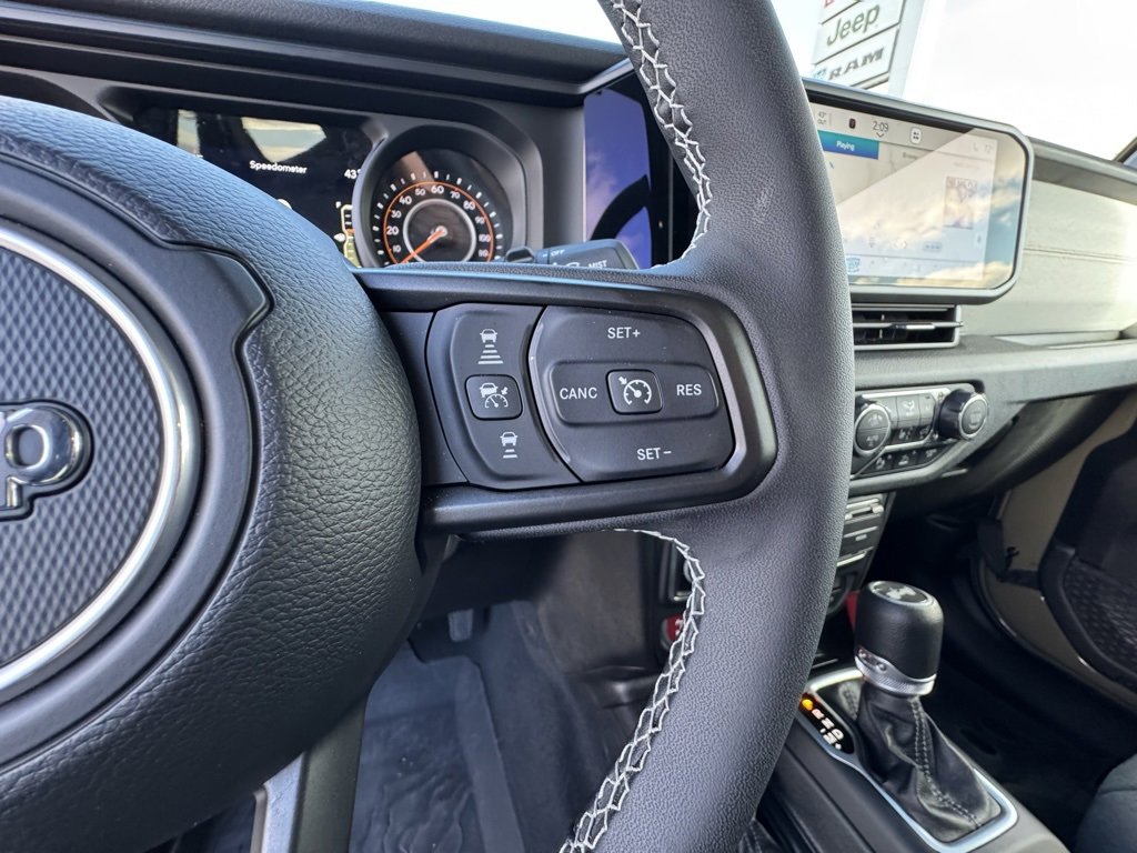 Used 2025 Jeep Wrangler Willys image 23