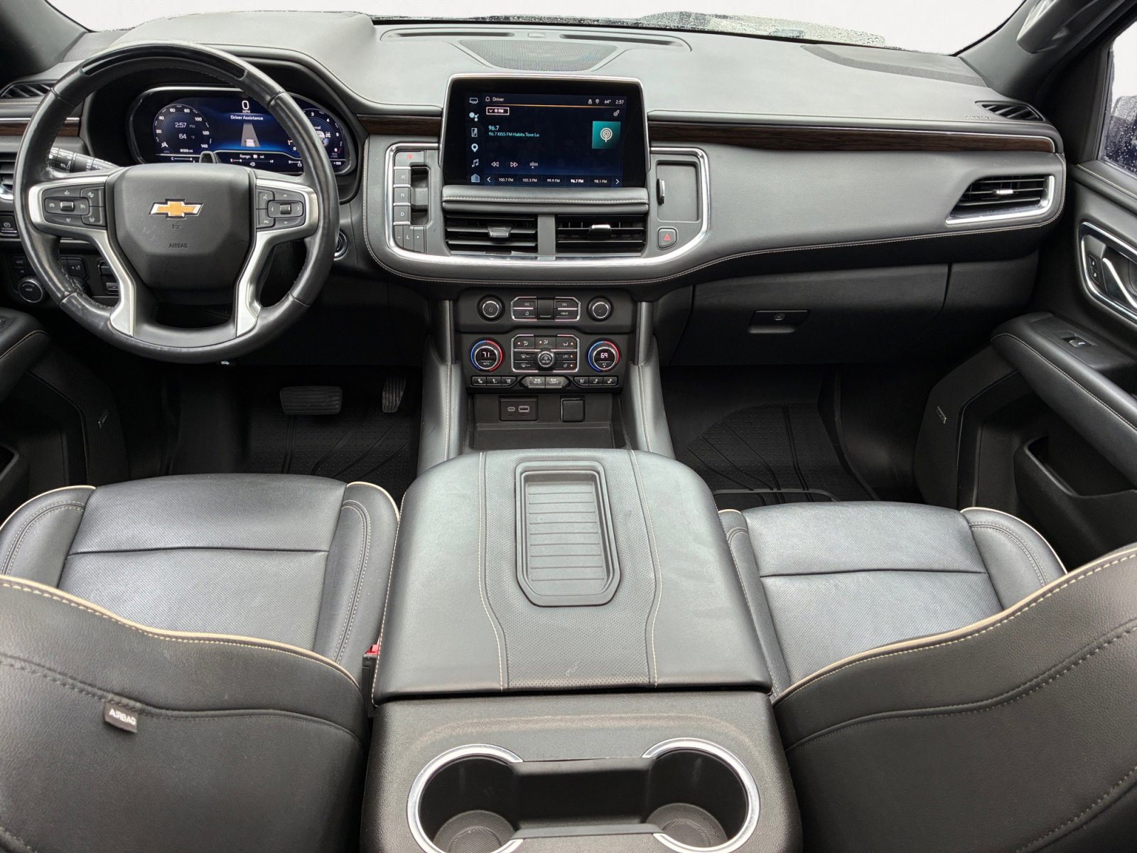 Used 2023 Chevrolet Suburban Premier w/ Advanced Technology Package AWD/4WD image 3