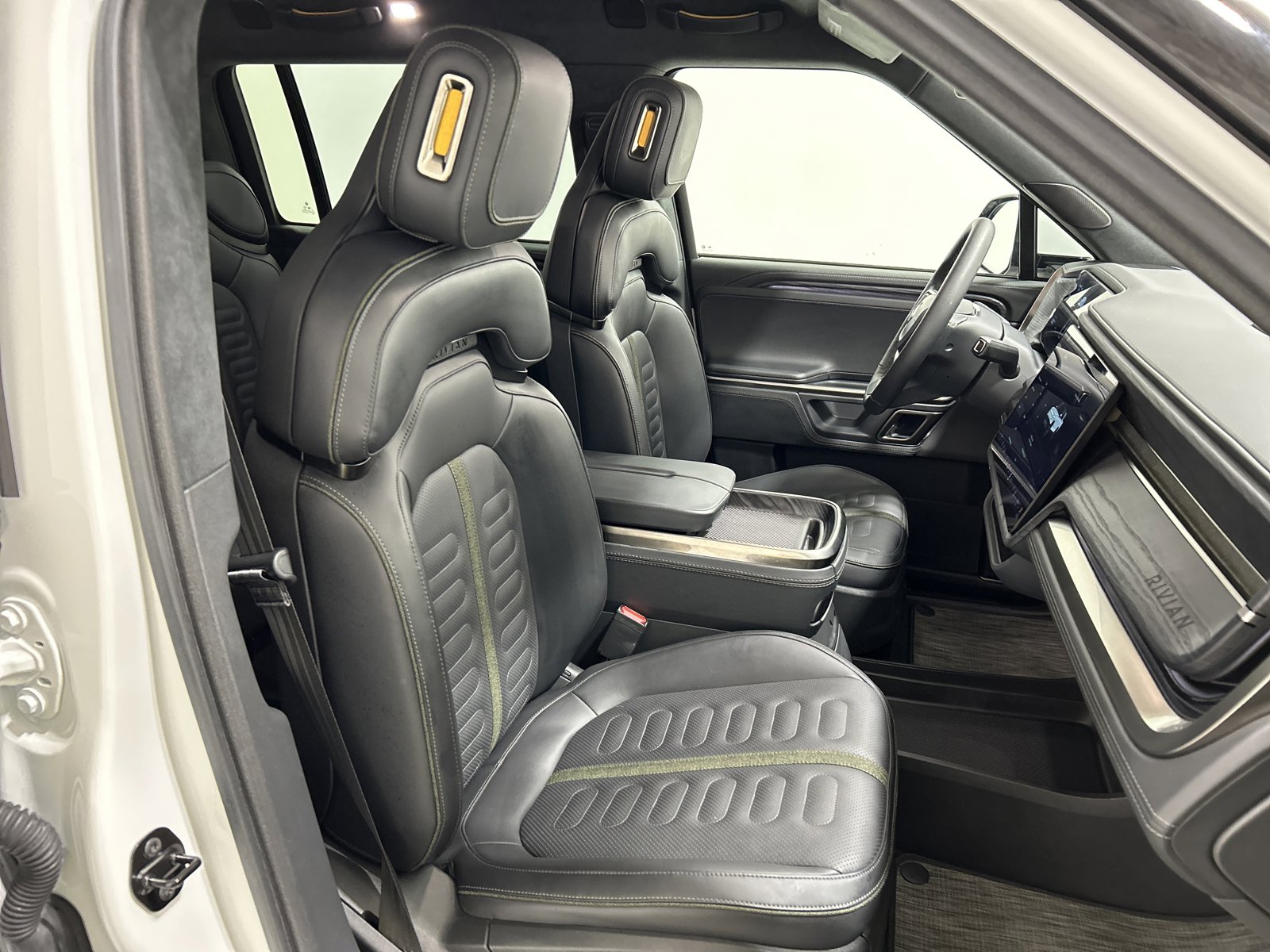 Used 2024 Rivian R1S Adventure image 24