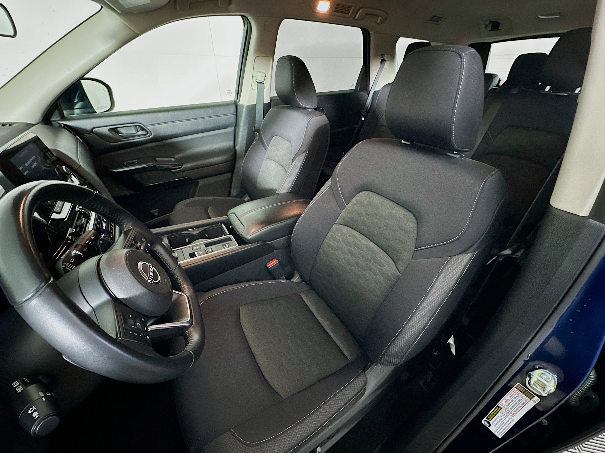 Used 2024 Nissan Pathfinder SV image 13