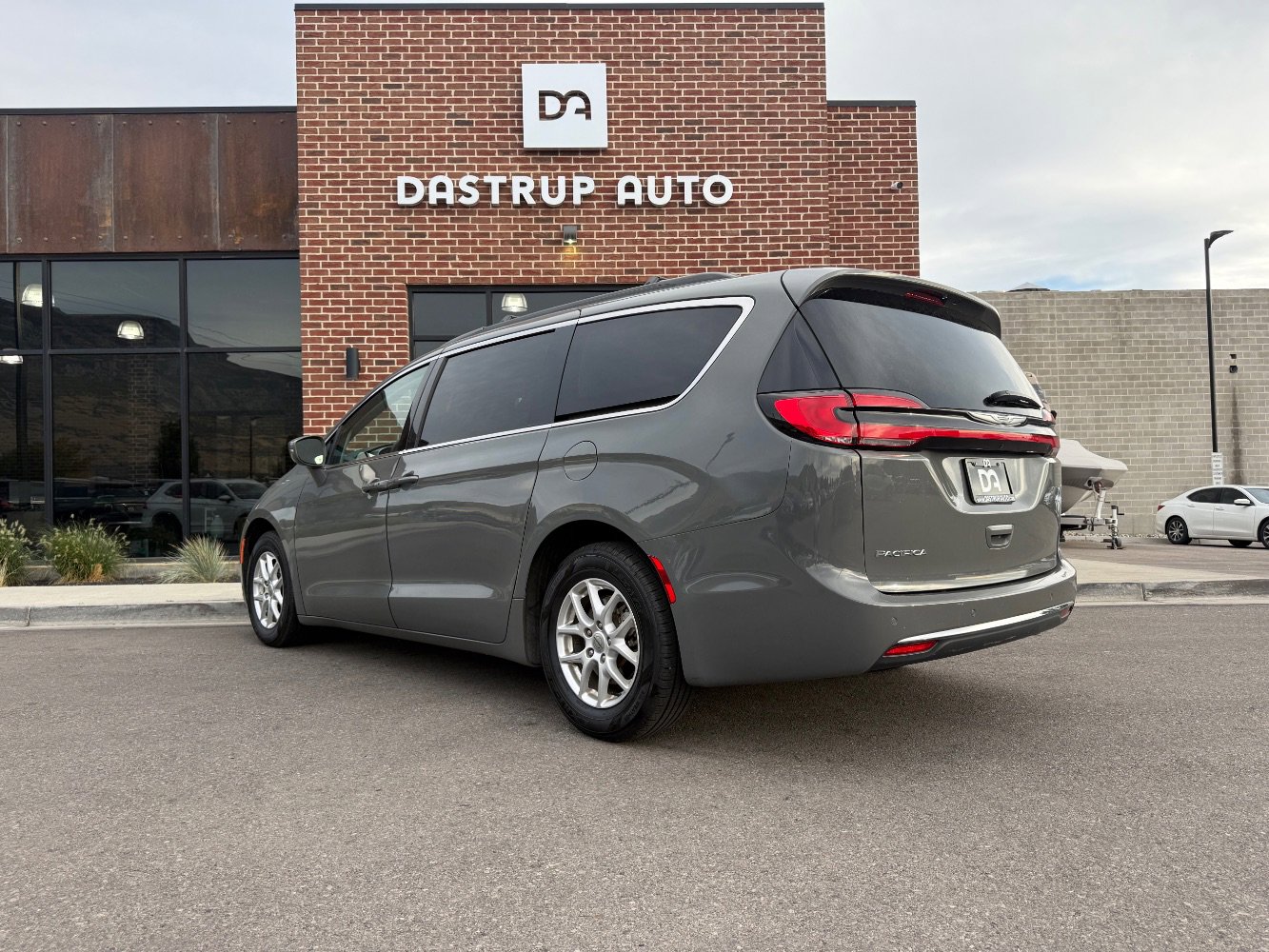 Used 2022 Chrysler Pacifica Touring-L image 35