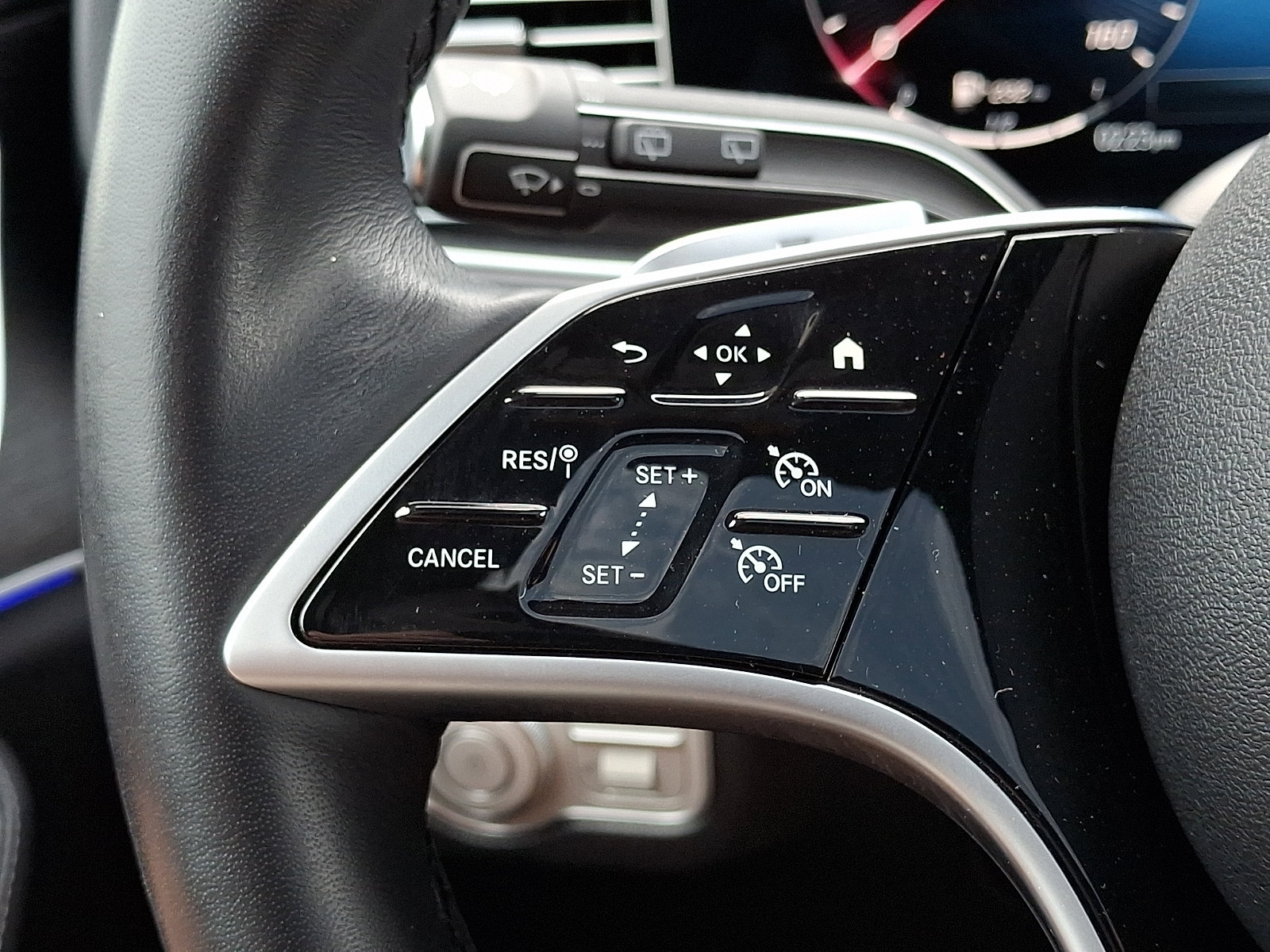 Certified 2025 Mercedes-Benz GLE 450 4MATIC image 23