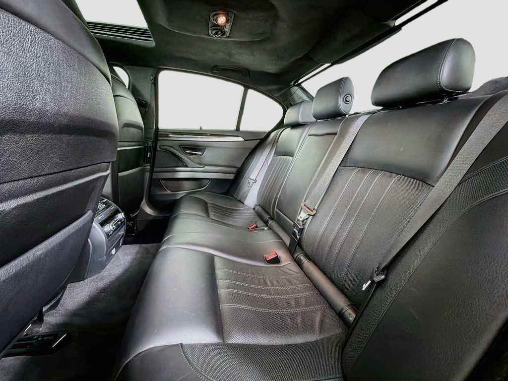 Used 2013 BMW M5 RWD image 25