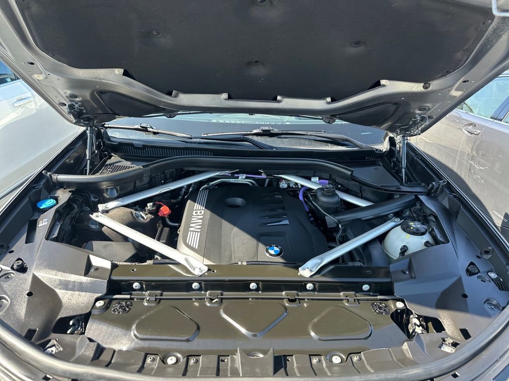 Used 2024 BMW X7 xDrive40i w/ Premium Package image 31