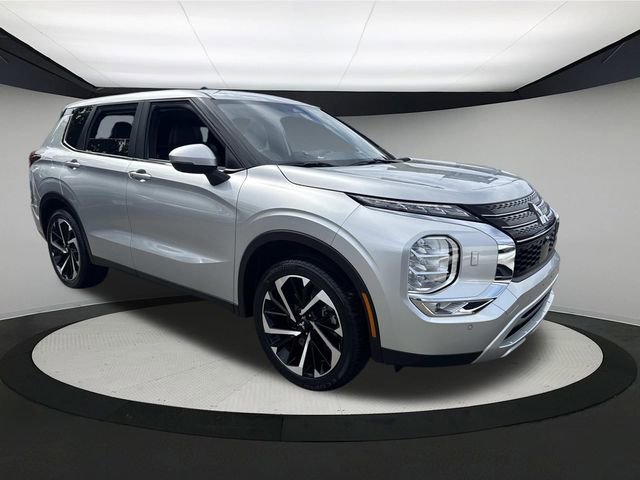 Used 2024 Mitsubishi Outlander SE Black Edition image 4